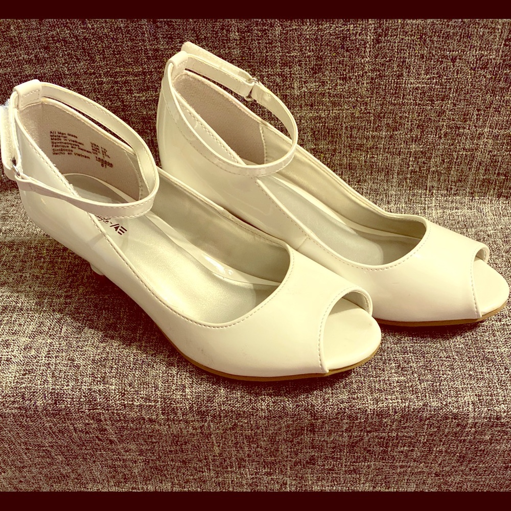 Girls white dress shoes